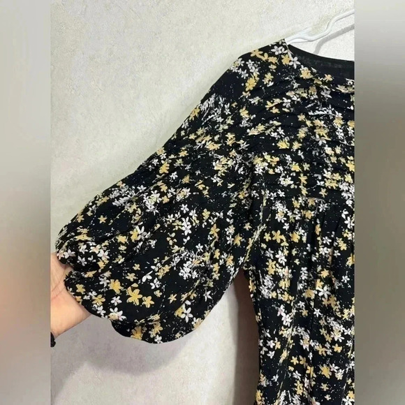 FREE PEOPLE Dessa Bodysuit in Black Ditsy Floral Combo Puff Sleeve Size XS - Picture 5 of 9